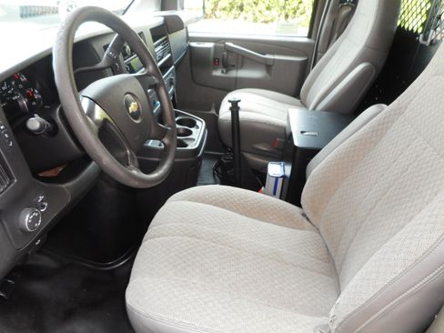 Used 2016 Chevrolet Express 2500 w/ Cold Climate Package RWD image 15