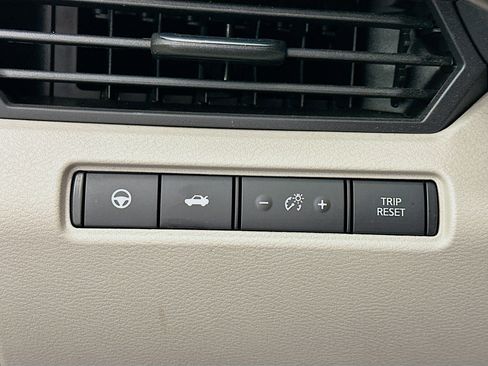 Used 2022 Nissan Altima 2.5 SV w/ SV Premium Package image 17