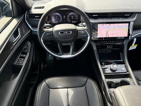 New 2026 Jeep Grand Cherokee Limited w/ Luxury Tech Group II AWD/4WD image 19