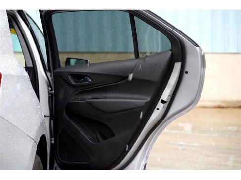 Used 2021 Chevrolet Equinox LT image 19