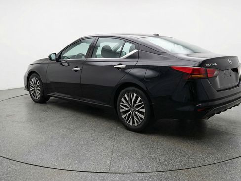 Used 2025 Nissan Altima 2.5 SV image 6