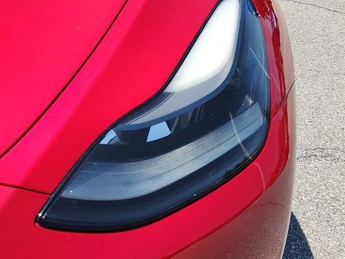 Used 2022 Tesla Model Y Performance AWD/4WD image 9