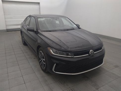 Used 2025 Volkswagen Jetta SE FWD image 13