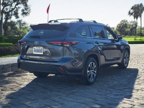 Used 2024 Toyota Highlander XLE image 5