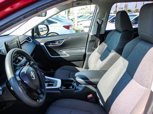 Used 2021 Toyota RAV4 XLE image 17