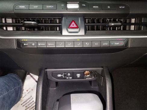 Used 2025 Kia K4 LXS image 24