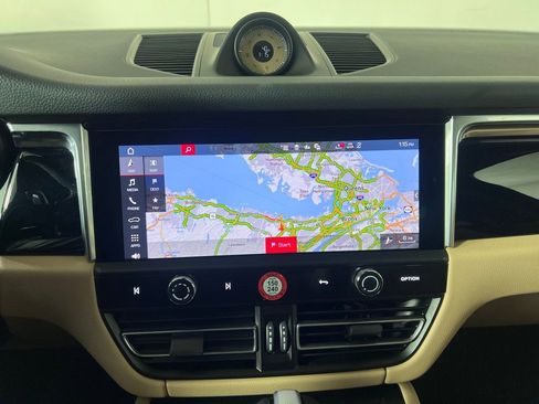 Certified 2026 Porsche Macan AWD/4WD image 27
