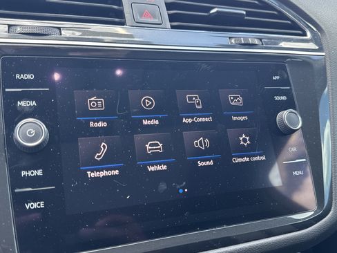 Used 2019 Volkswagen Tiguan SE w/ Panoramic Sunroof Package AWD/4WD image 24