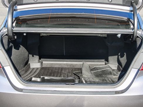 Used 2020 Toyota Camry SE w/ Sunroof Package image 25