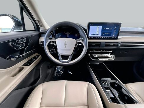 Used 2024 Lincoln Corsair FWD image 6