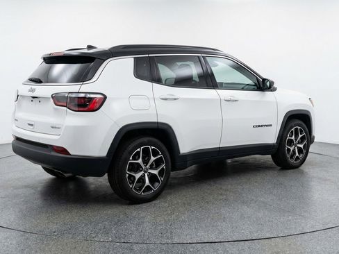 Used 2025 Jeep Compass Limited image 9