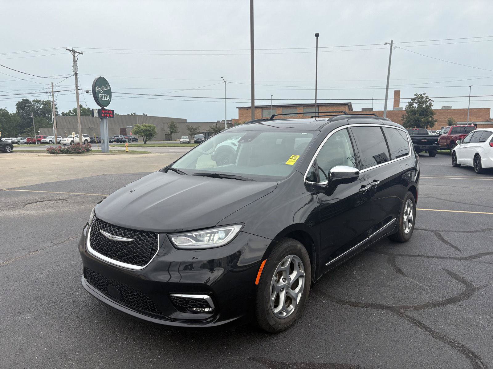 Used 2023 Chrysler Pacifica Limited FWD image 23