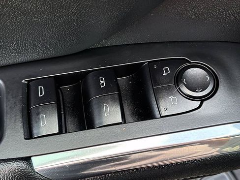 Used 2025 Chevrolet Traverse LT w/ Driver Confidence Package FWD image 18
