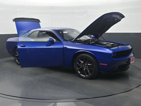 Used 2021 Dodge Challenger SXT w/ Driver Convenience Group RWD image 33