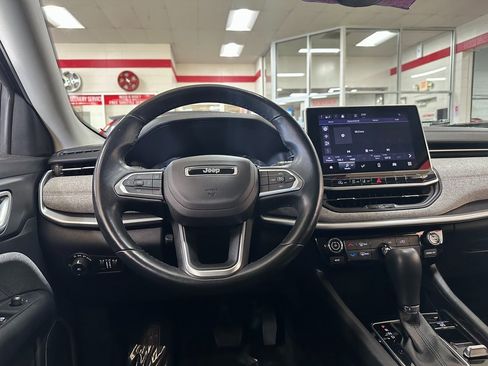 Certified 2022 Jeep Compass Latitude w/ Sun and Sound Group image 17