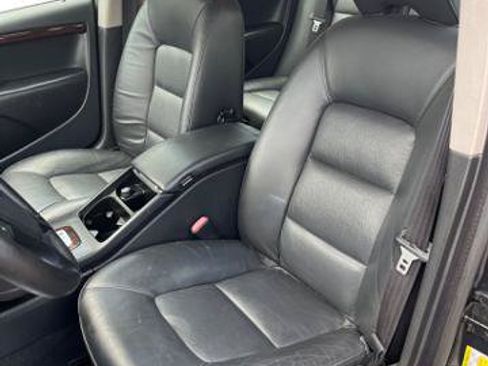 Used 2010 Volvo V70 FWD image 8
