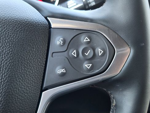 Used 2023 Chevrolet Traverse Premier FWD image 24