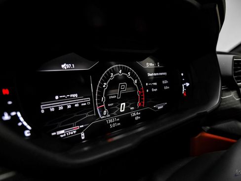 Used 2022 Lamborghini Urus image 36