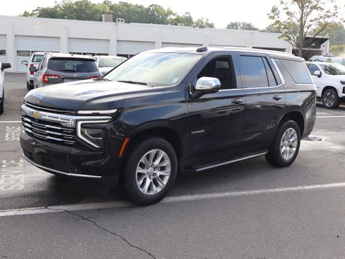 Used 2025 Chevrolet Tahoe Premier AWD/4WD image 16