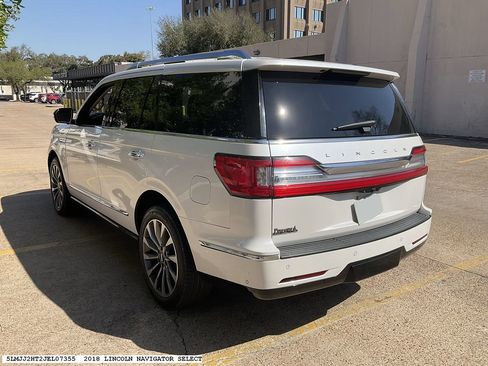 Used 2018 Lincoln Navigator Select w/ Technology Package image 4