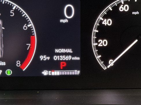 Used 2025 Honda Pilot TrailSport image 23