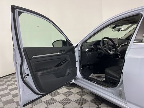 New 2025 Nissan Altima 2.5 SR w/ SR Premium Package image 16