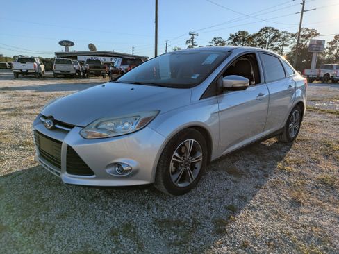 Used 2014 Ford Focus SE w/ SE Sport Package image 8