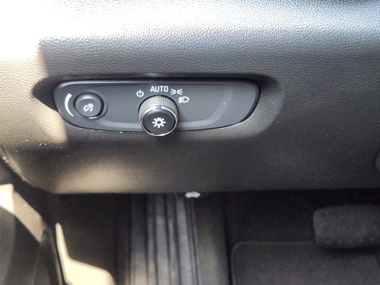 Used 2023 Chevrolet Traverse LT FWD image 19