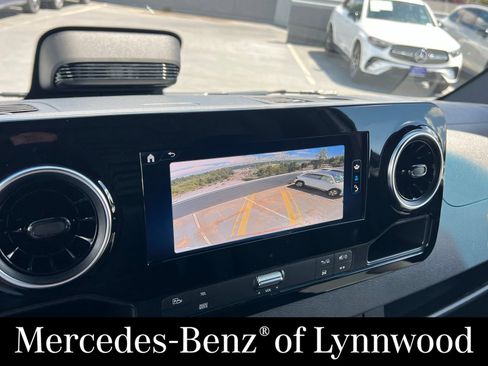Used 2025 Mercedes-Benz Sprinter 2500 image 23