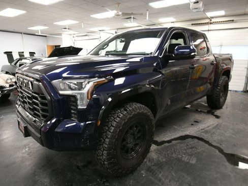 Used 2024 Toyota Tundra Platinum image 3