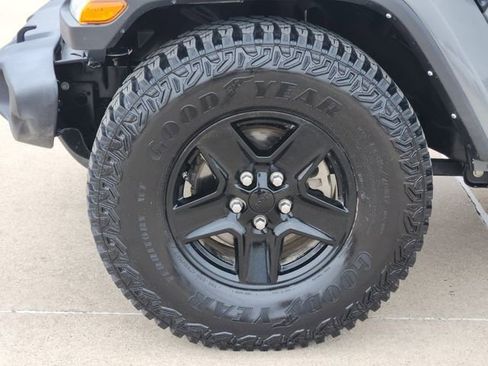 Used 2021 Jeep Gladiator Sport AWD/4WD image 17