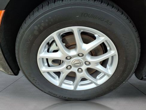 Used 2023 Chrysler Voyager LX FWD image 9