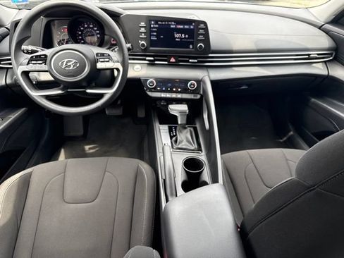 Used 2023 Hyundai Elantra SEL FWD image 4