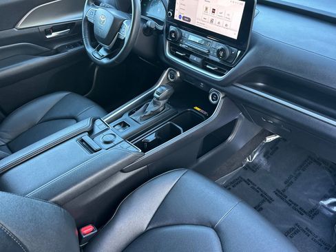Used 2024 Toyota Grand Highlander XLE image 15