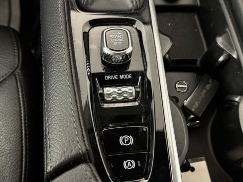 Used 2018 Volvo XC90 T6 Momentum w/ Convenience Package AWD/4WD image 25