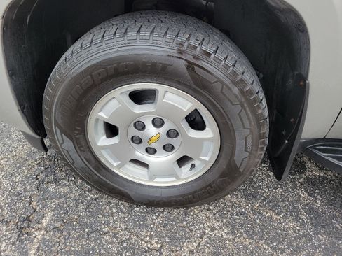 Used 2007 Chevrolet Suburban LT w/ LT Preferred Equipment Group AWD/4WD image 14