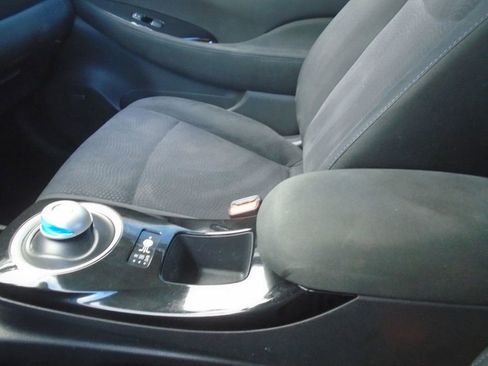 Used 2017 Nissan Leaf SV w/ Premium Package image 26