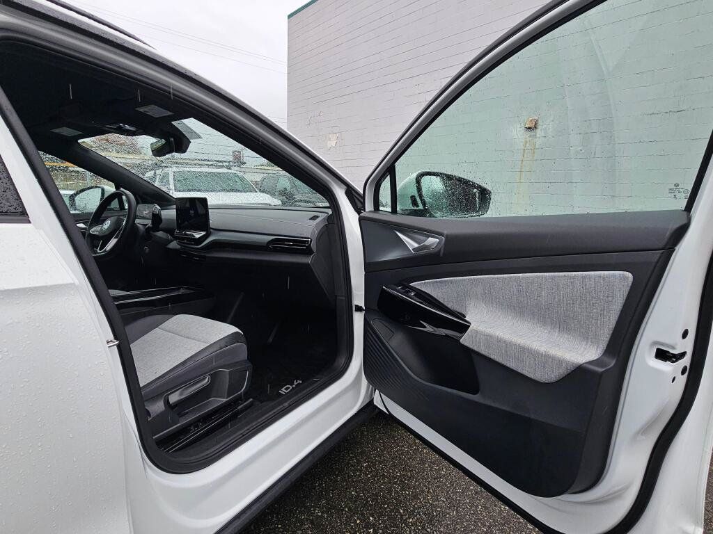 Used 2023 Volkswagen ID.4 Pro RWD image 9
