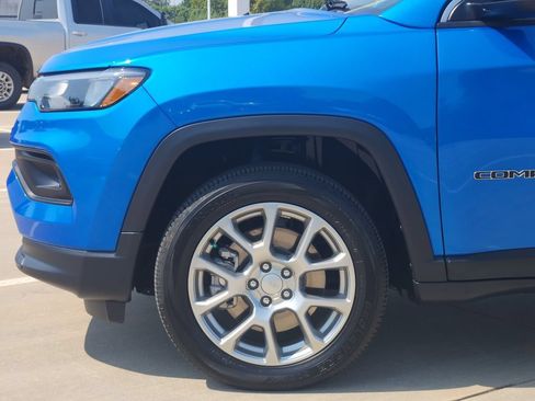 Used 2024 Jeep Compass Latitude AWD/4WD image 8