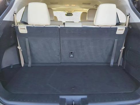 Used 2021 Toyota Highlander XLE image 25