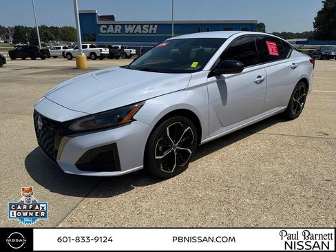 Used 2025 Nissan Altima 2.5 SR FWD image 14