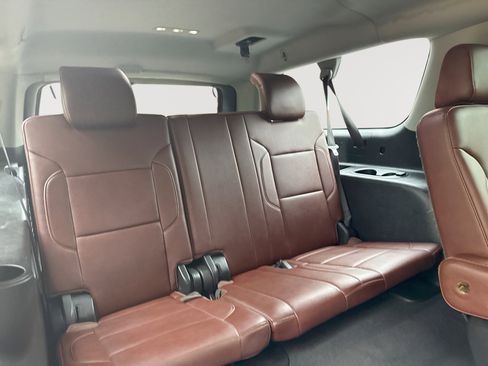 Used 2019 Chevrolet Suburban Premier w/ Premier Plus Edition AWD/4WD image 27
