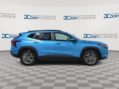 New 2026 Chevrolet Trax LT w/ LT Convenience Package FWD image 9