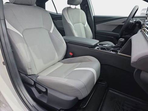 Used 2025 Toyota Camry SE w/ Multimedia Upgrade Package image 10