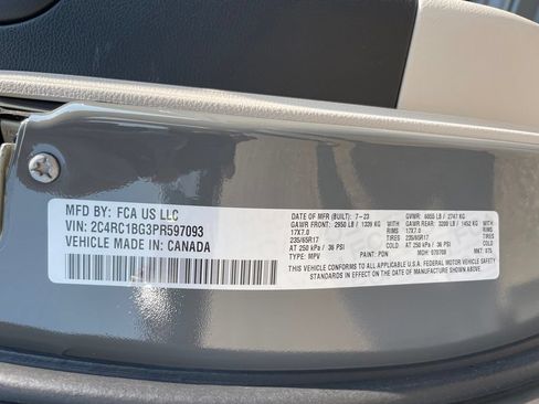 Used 2023 Chrysler Pacifica Touring-L FWD image 35