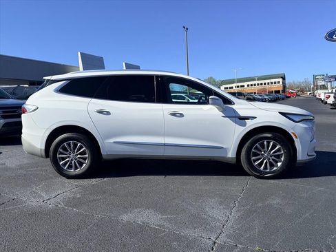 Used 2023 Buick Enclave Essence FWD image 3