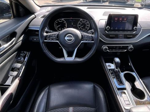 Used 2024 Nissan Altima 2.5 SR AWD/4WD image 17