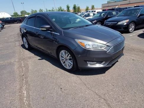Used 2016 Ford Focus Titanium FWD image 2
