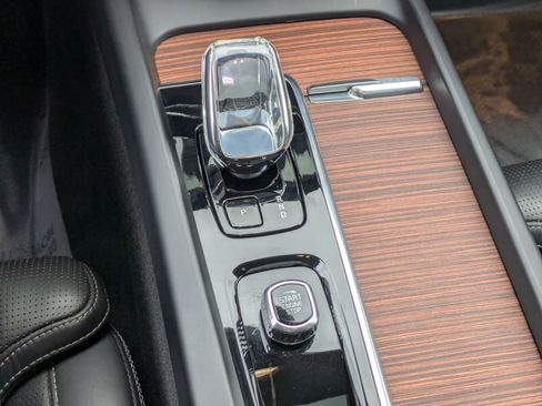 Certified 2023 Volvo XC60 B6 Ultimate w/ Protection Package Premier image 24