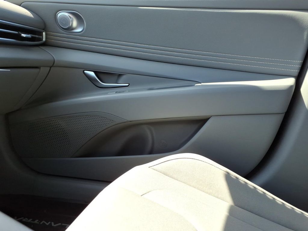 Certified 2026 Hyundai Elantra SEL Sport FWD image 23